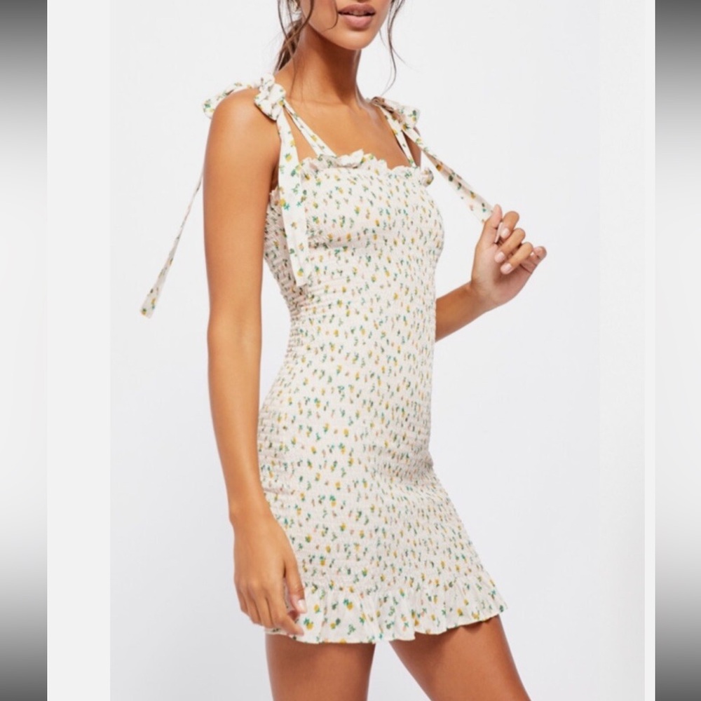 Free People Bella Smocked Ivory Floral Smocked Stretch Tie Sleeve Dress Large